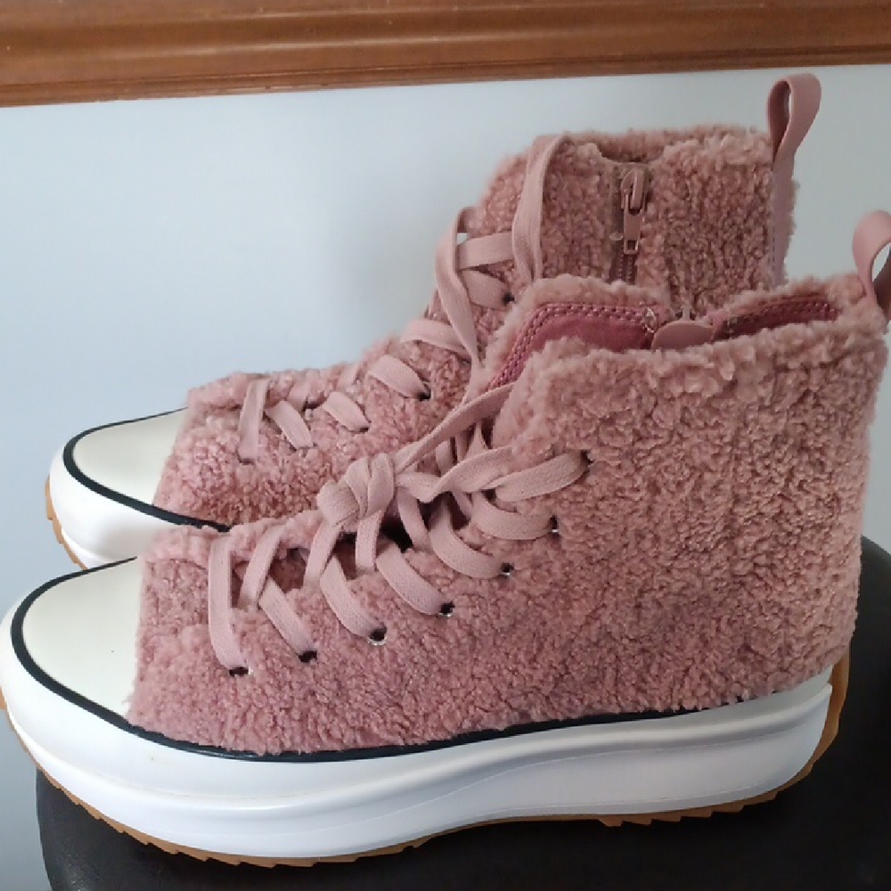 Steve Madden Pink Fuzzy High-Top Sneakers(Bramd New)
